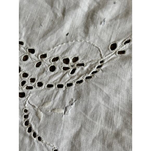 Antique Table Place Setting Doily White Cotton Cutwork Embroidery Scalloped Edge - Picture 8 of 9